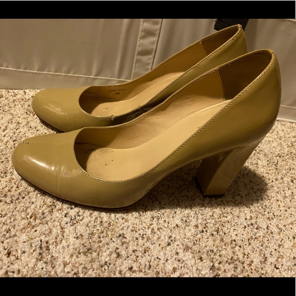 Kate Spade Sz 9 Beige Patent Leather Pumps.